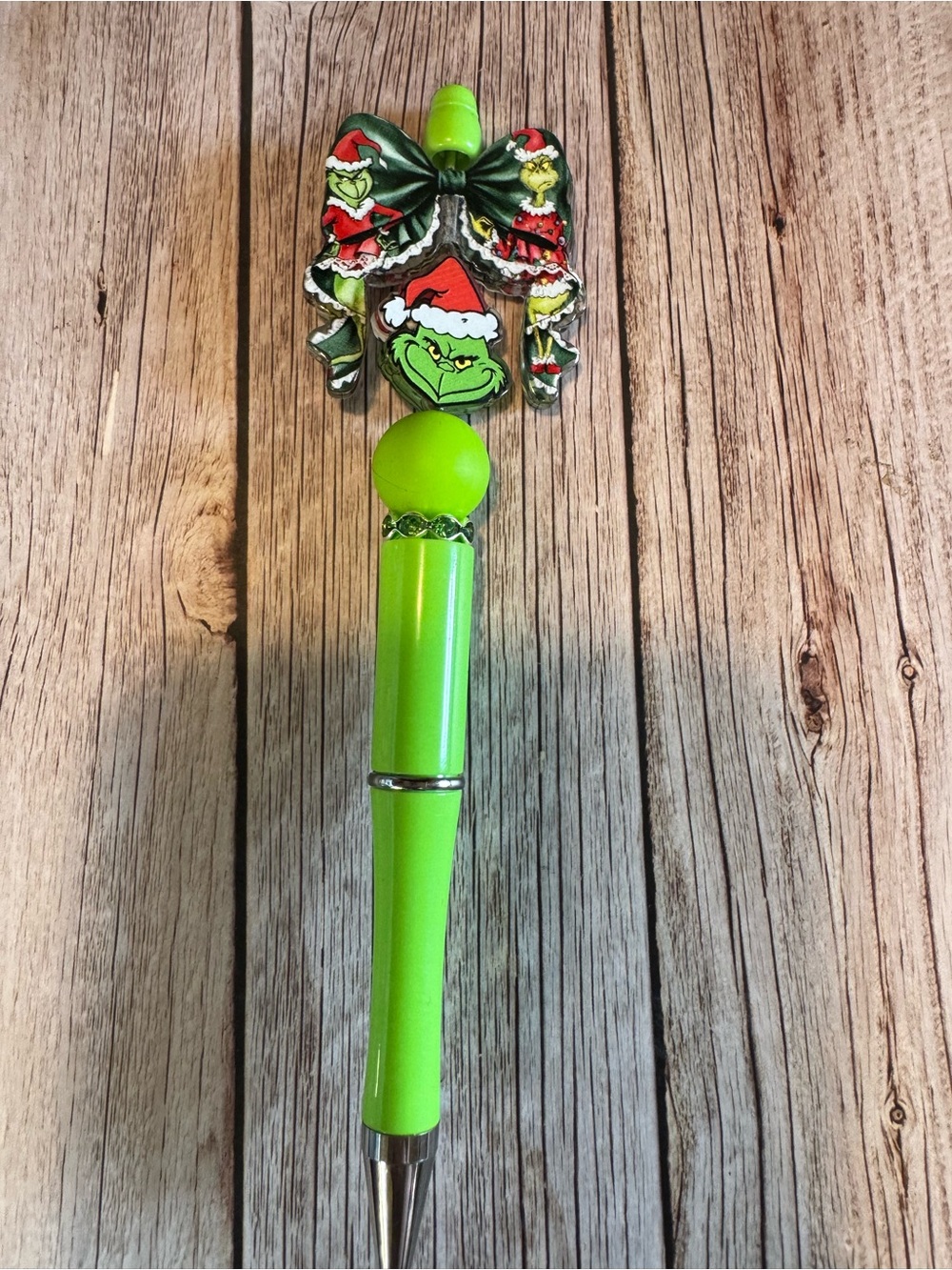 Grinch bow w/green silicone bead pen